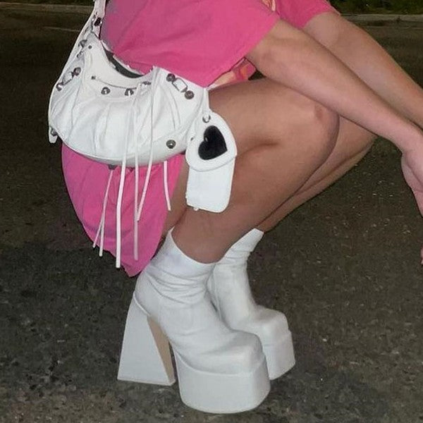 WOMEN CHUNKY PLATFORM SCULPTURAL SQUARE TOE BOOTS